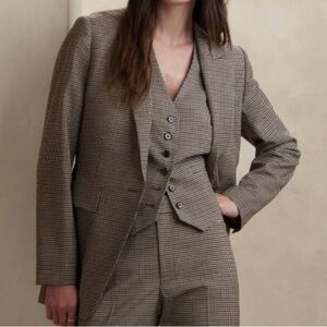 Italian Wool blazer banana republic 
Neutral Plaid 10